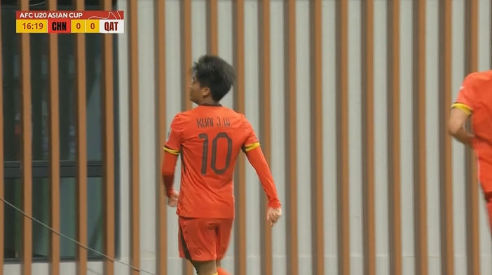  國(guó)青1-0卡塔爾！蒯紀(jì)聞精彩低射破門，毛偉杰就地反搶送助攻