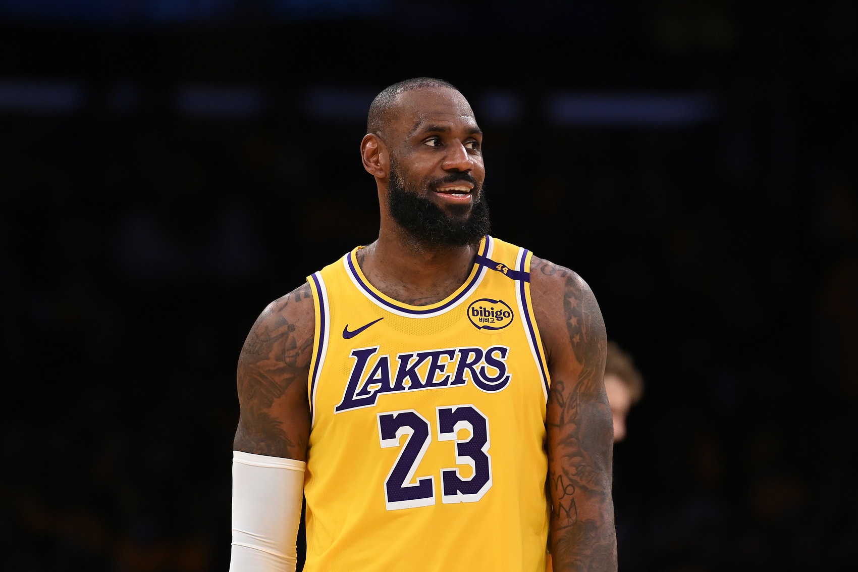 NBA官方:詹姆斯將缺席今日訓(xùn)練和采訪 會出席正賽當(dāng)天的媒體日